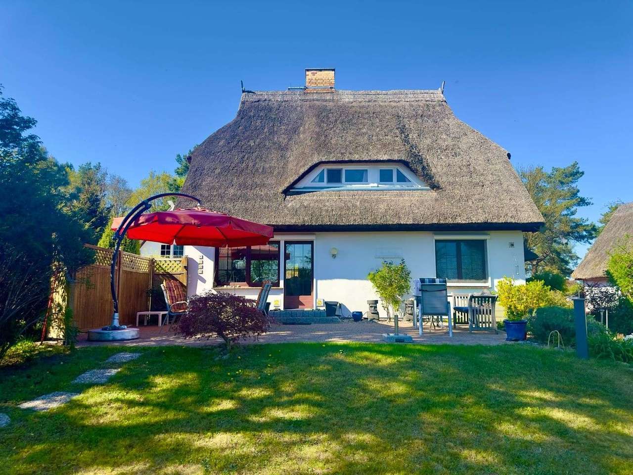 Attraktives Reetdachhaus mit Gästehaus in Pruchten