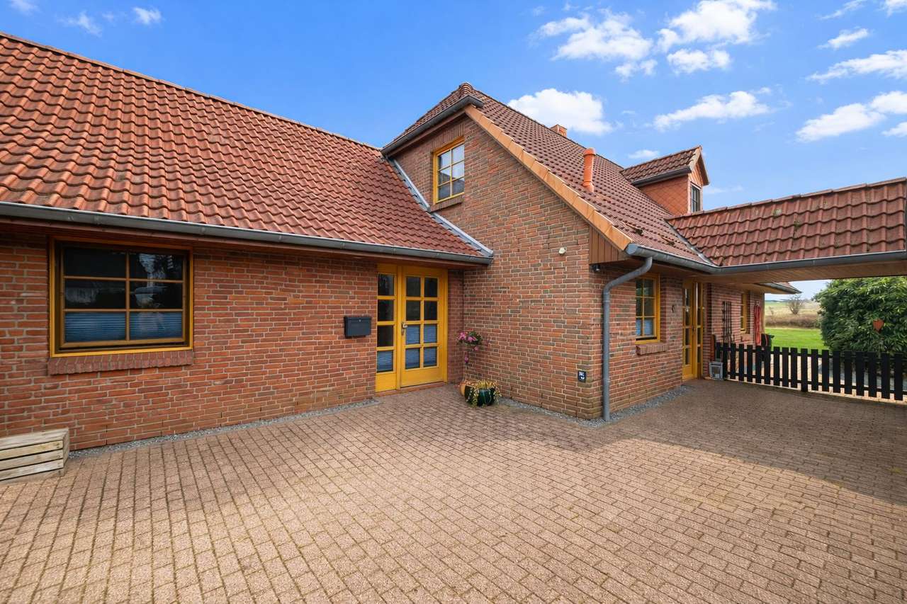 Wohnen mit Weitblick: Wunderschönes Einfamilienhaus in Oeversee