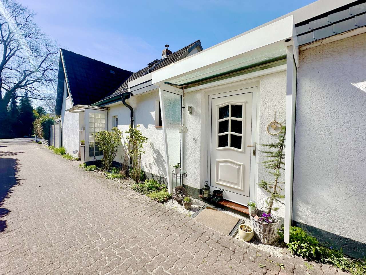 Wohnen in Hamburg-Niendorf: Gepflegtes Haus mit Einliegerwohnung und schönem Garten