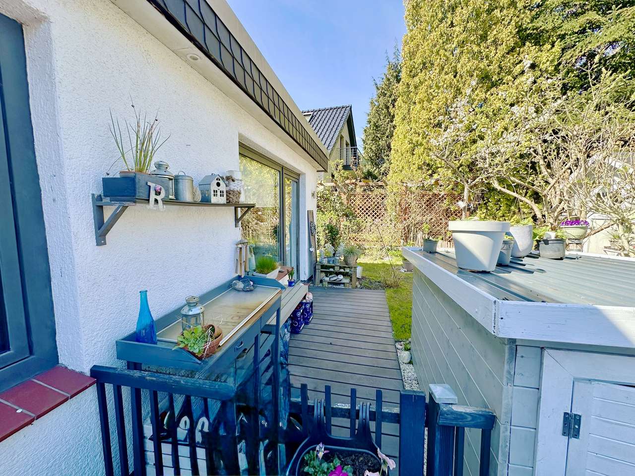 Wohnen in Hamburg-Niendorf: Gepflegtes Haus mit Einliegerwohnung und schönem Garten