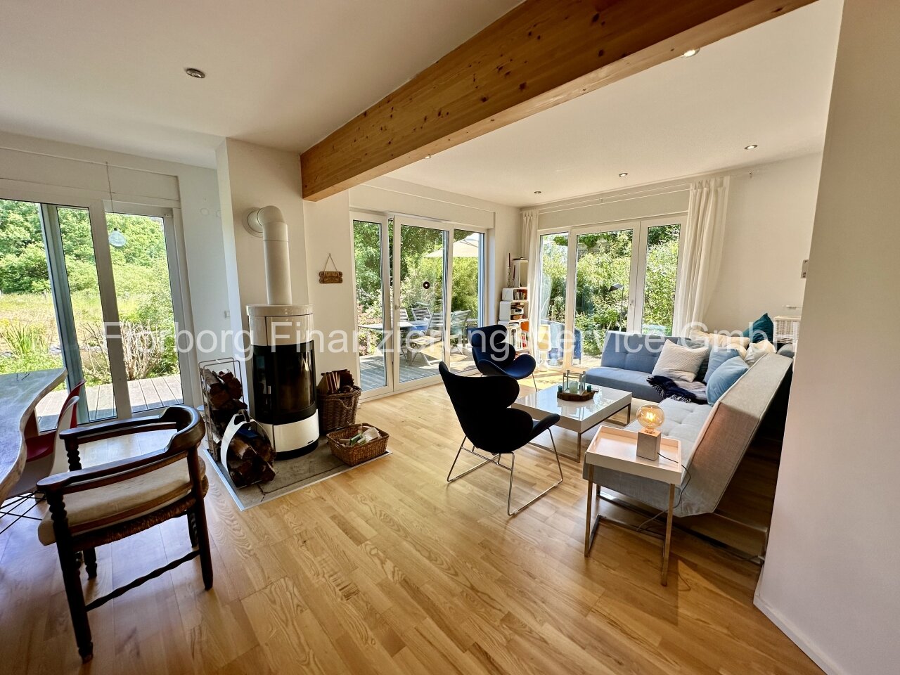 Wohnzimmer mit Kamin Wohnzimmer mit Kamin