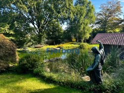 Schwimmteich mit Saunahaus Schwimmteich mit Saunahaus