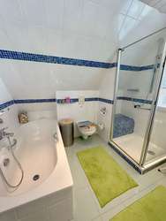 Badewanne und Dusche Badewanne und Dusche