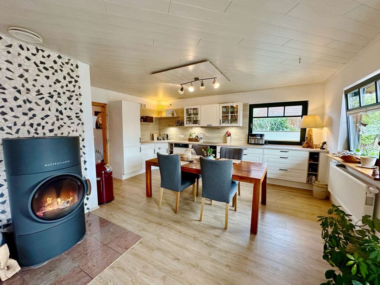 offener Wohn- und Essbereich