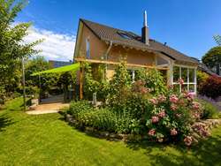 Hausansicht vom Garten aus
